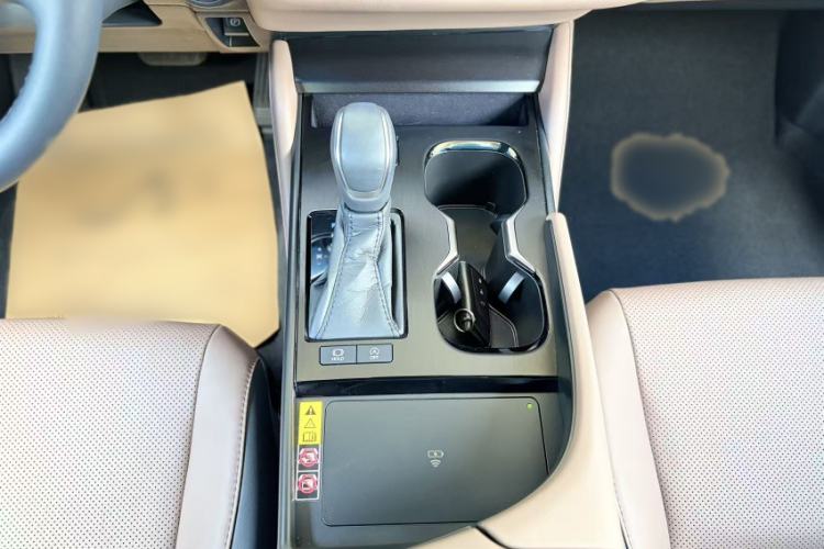Used Lexus ES 2025 200 Premium Edition Interior 10