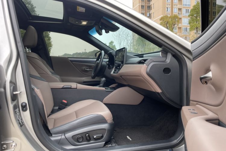 Used Lexus ES 2025 200 Premium Edition Interior 15