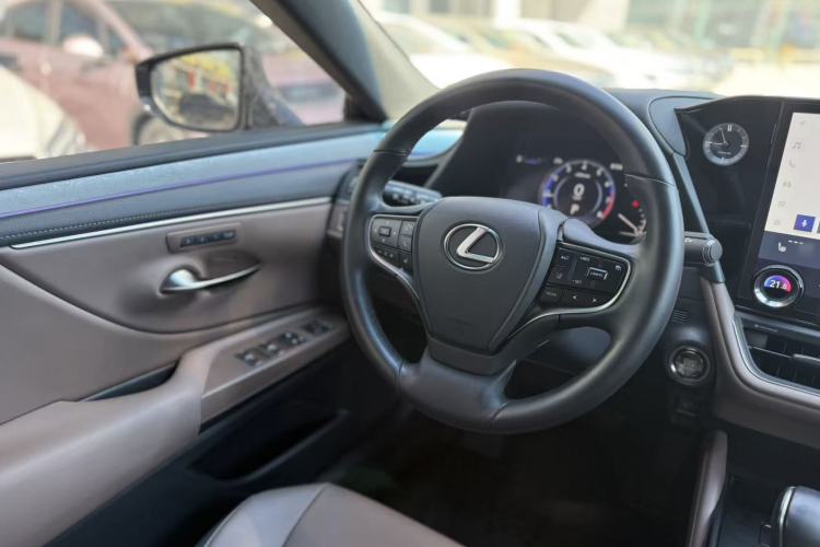 Used Lexus ES 2025 200 Premium Edition Interior 2