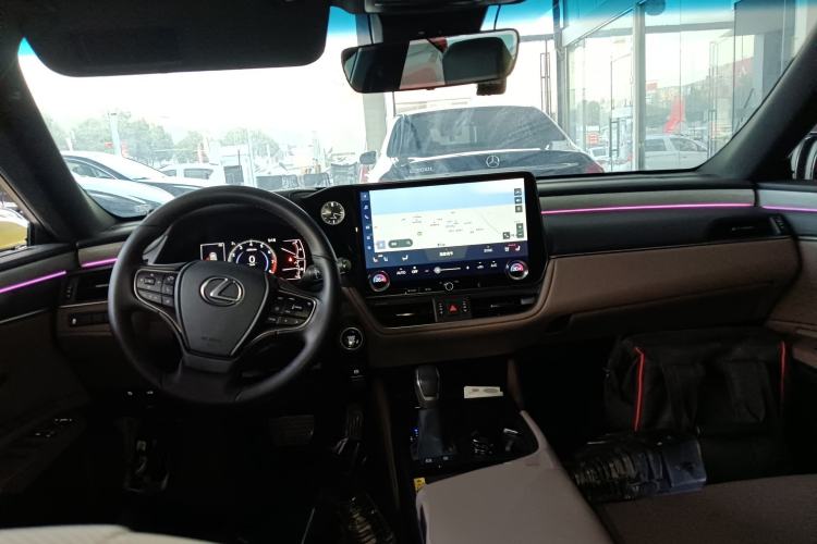 Used Lexus ES 2025 200 Premium Edition Interior 2