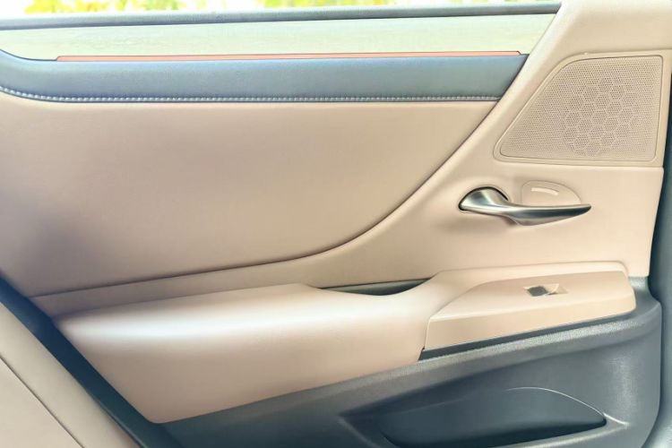 Used Lexus ES 2025 200 Premium Edition Interior 3