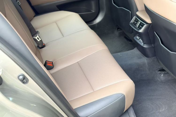 Used Lexus ES 2025 200 Premium Edition Interior 5