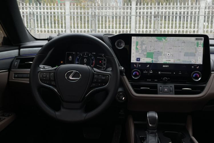 Used Lexus ES 2025 200 Premium Edition Interior 7