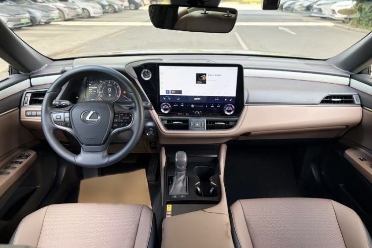 Used Lexus ES 2025 200 Premium Edition Interior 7