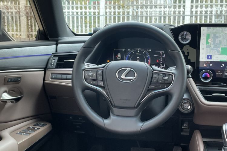Used Lexus ES 2025 200 Premium Edition Interior 8