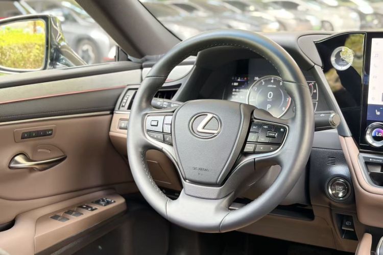 Used Lexus ES 2025 200 Premium Edition Interior 8
