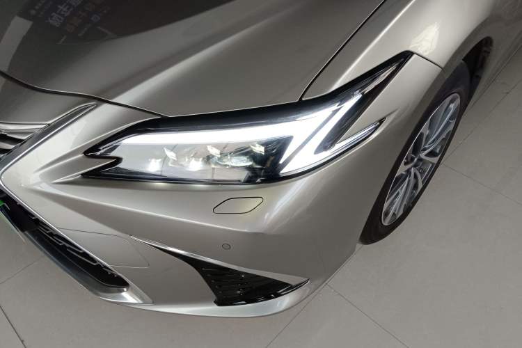 Used Lexus ES 2025 200 Premium Edition Left Front Headlight