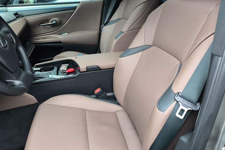 Used Lexus ES 2025 200 Premium Edition Left Front Seat