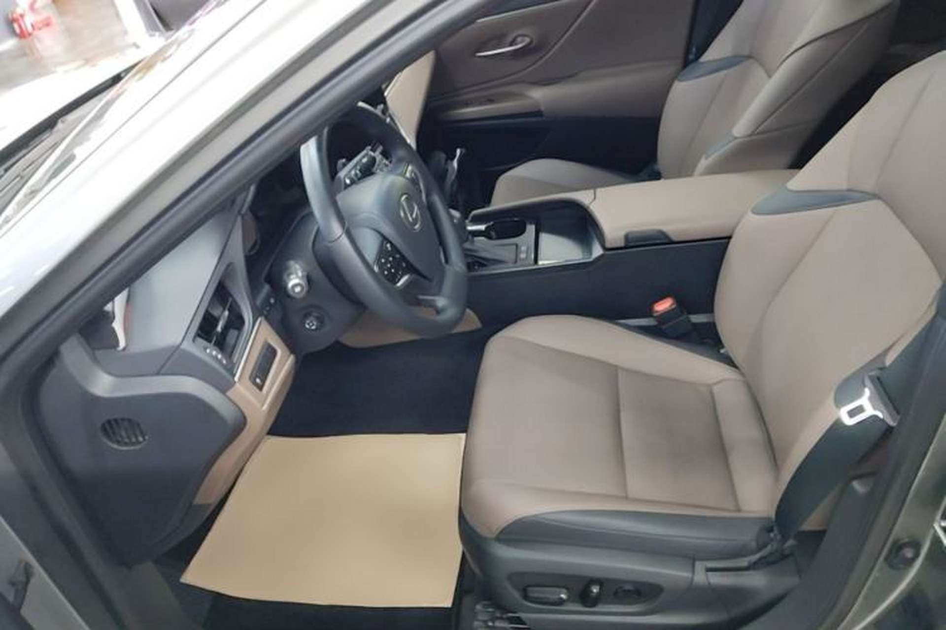 Used Lexus ES 2025 200 Premium Edition Left Front Seat
