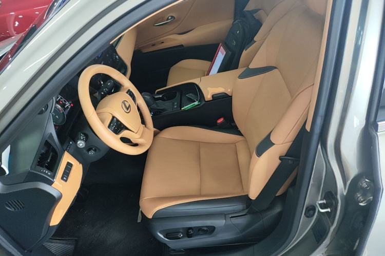 Used Lexus ES 2025 200 Premium Edition Left Front Seat