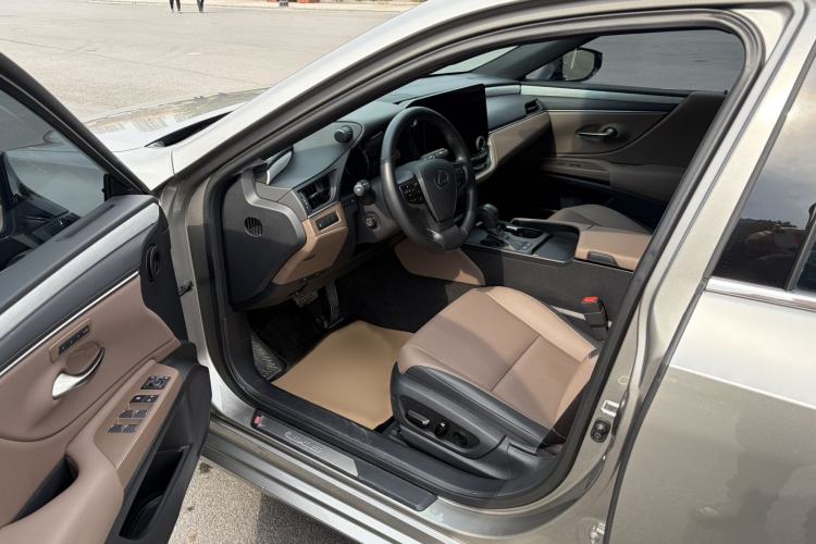 Used Lexus ES 2025 200 Premium Edition Left Front Seat