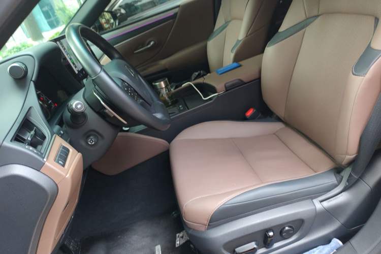 Used Lexus ES 2025 300h Deluxe Edition Left Front Seat