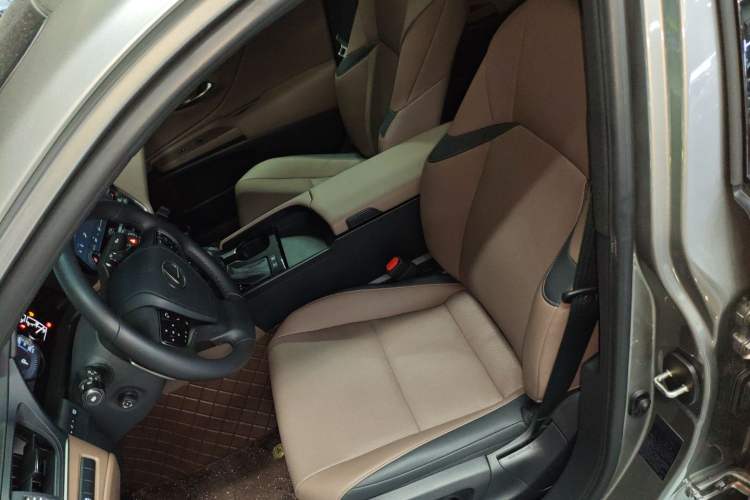 Used Lexus ES 2025 300h Deluxe Edition Left Front Seat