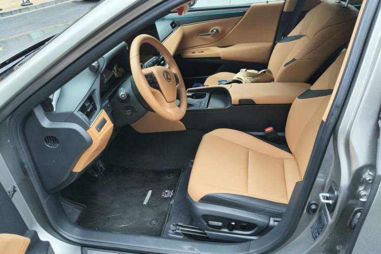Used Lexus ES 2025 200 Premium Edition Left Front Seat