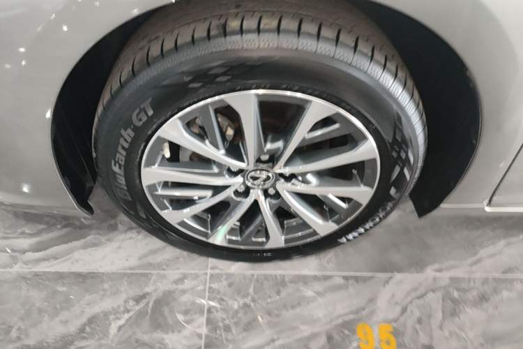 Used Lexus ES 2025 200 Premium Edition Left Front Wheel Hub