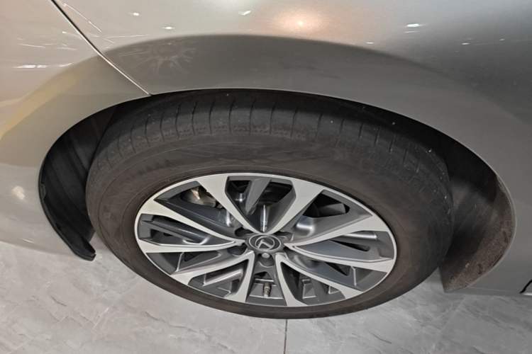 Used Lexus ES 2025 200 Premium Edition Left Front Wheel Hub