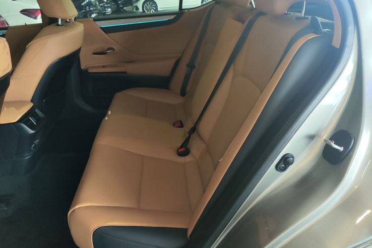 Used Lexus ES 2025 200 Premium Edition Left Rear Seat