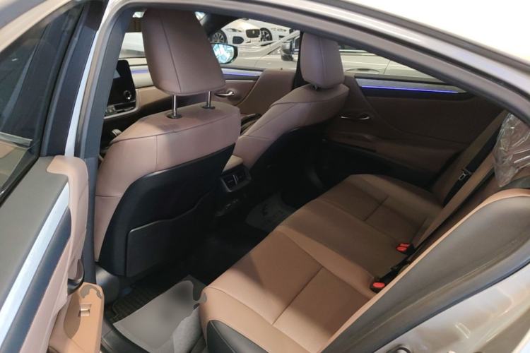 Used Lexus ES 2025 200 Premium Edition Left Rear Seat