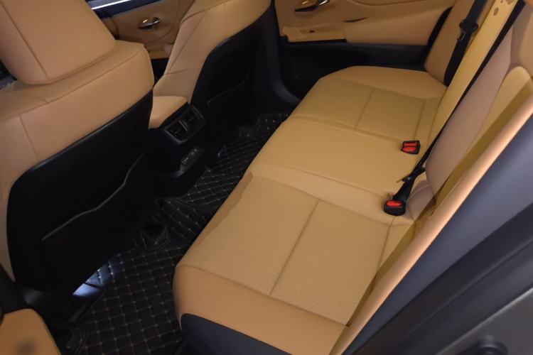 Used Lexus ES 2025 300h Deluxe Edition Left Rear Seat