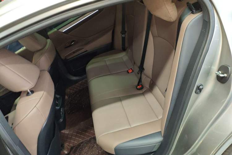 Used Lexus ES 2025 300h Deluxe Edition Left Rear Seat