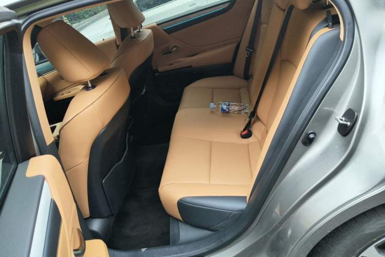 Used Lexus ES 2025 200 Premium Edition Left Rear Seat