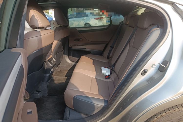 Used Lexus ES 2025 200 Premium Edition Left Rear Seat
