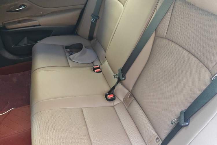 Used Lexus ES 2025 300h Deluxe Edition Left Rear Seat