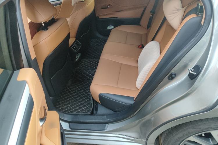 Used Lexus ES 2025 200 Premium Edition Left Rear Seat