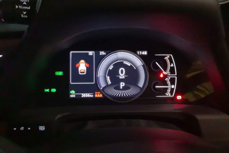 Used Lexus ES 2025 300h Deluxe Edition Odometer Close Up