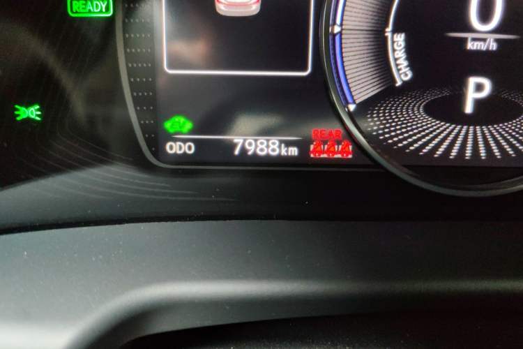 Used Lexus ES 2025 300h Deluxe Edition Odometer Close Up