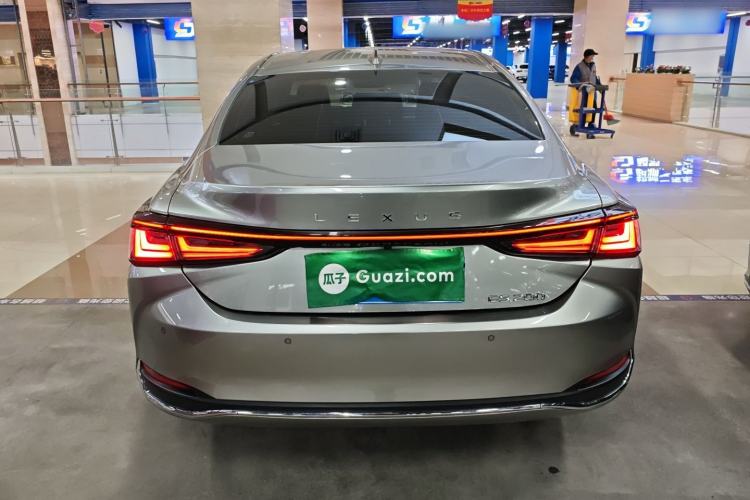 Used Lexus ES 2025 200 Premium Edition Rear