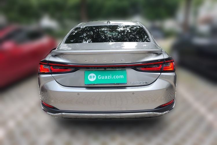 Used Lexus ES 2025 300h Deluxe Edition Rear