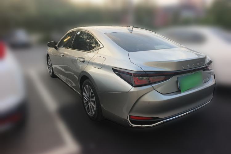 Used Lexus ES 2025 200 Premium Edition Rear Left 45 Deg