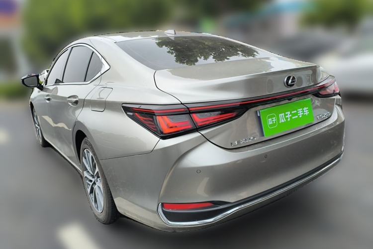 Used Lexus ES 2025 200 Premium Edition Rear Left 45 Deg