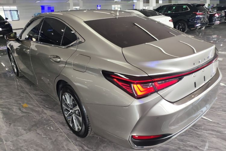 Used Lexus ES 2025 200 Premium Edition Rear Left 45 Deg