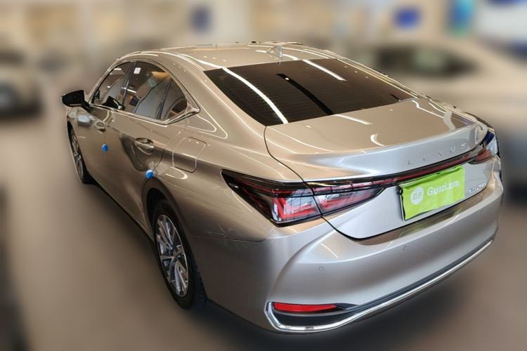 Used Lexus ES 2025 200 Premium Edition Rear Left 45 Deg