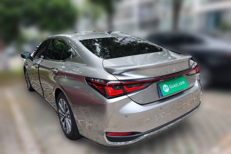 Used Lexus ES 2025 300h Deluxe Edition Rear Left 45 Deg