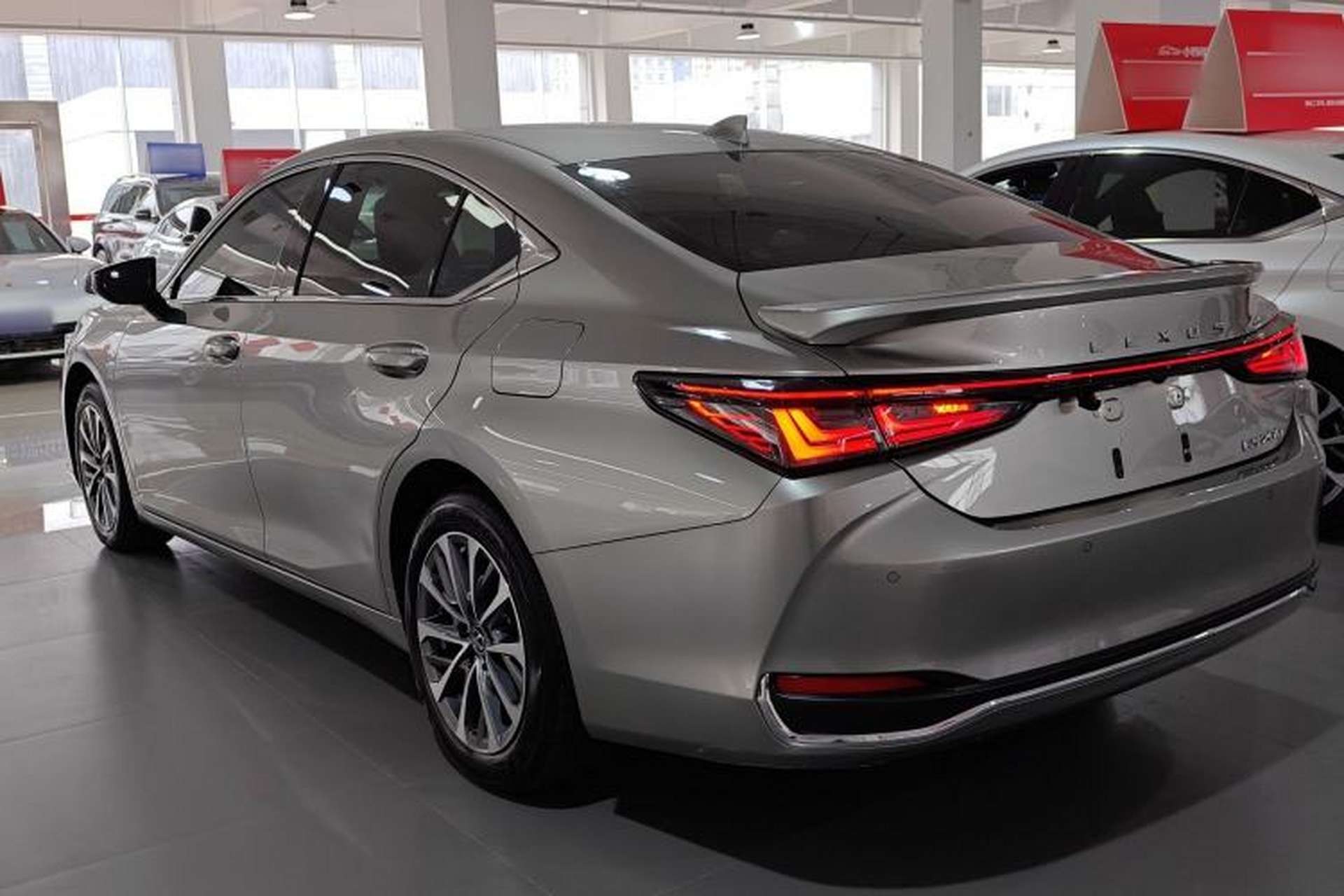 Used Lexus ES 2025 200 Premium Edition Rear Left 45 Deg