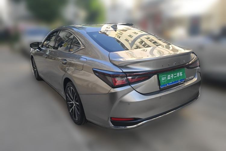 Used Lexus ES 2025 300h Deluxe Edition Rear Left 45 Deg