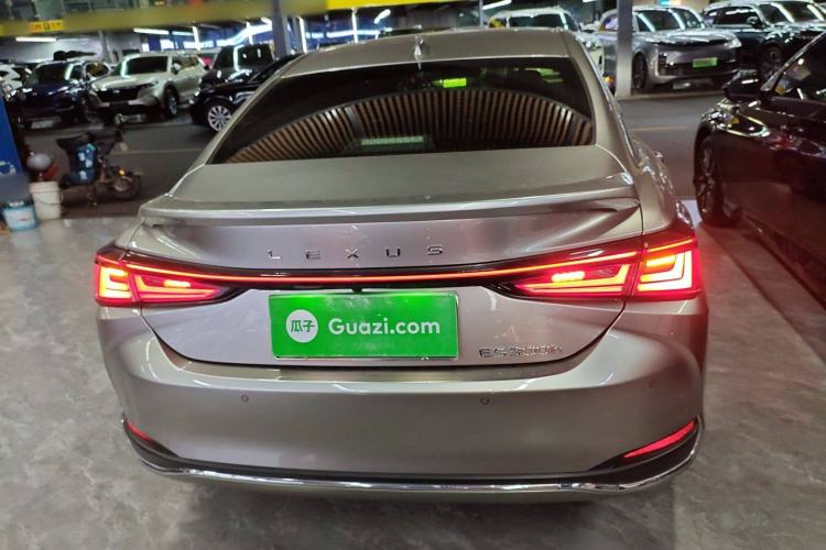 Used Lexus ES 2025 300h Deluxe Edition Rear