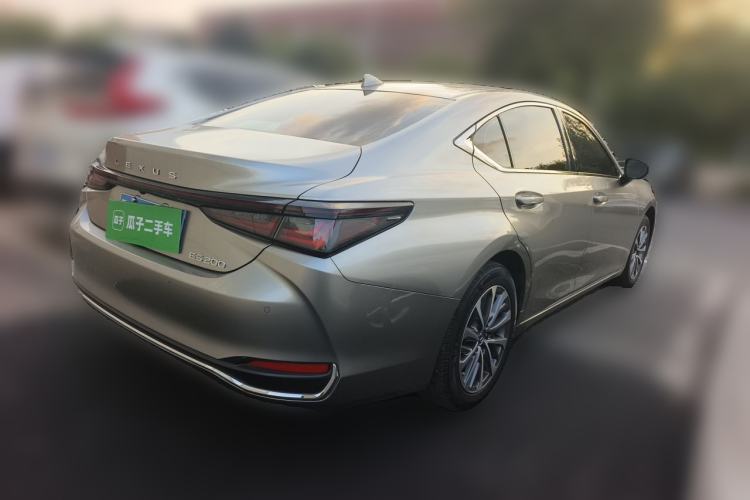 Used Lexus ES 2025 200 Premium Edition Rear Right 45 Deg