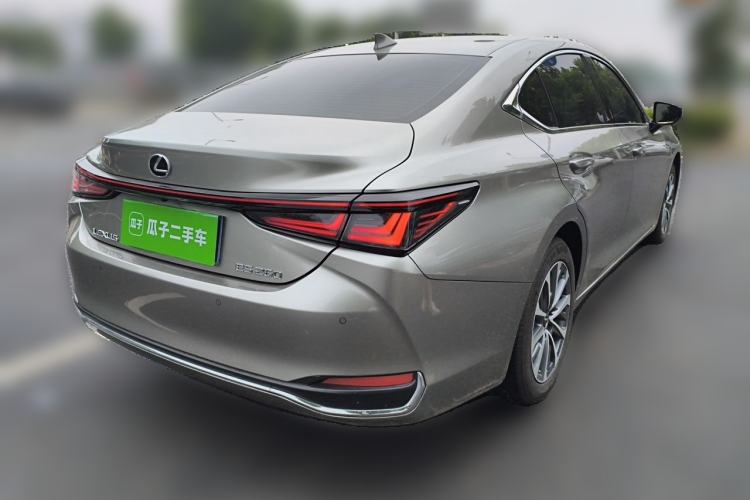 Used Lexus ES 2025 200 Premium Edition Rear Right 45 Deg