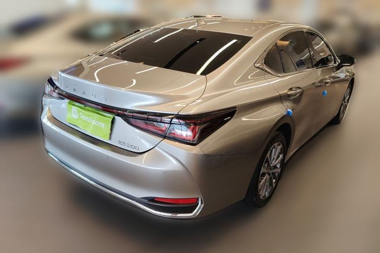 Used Lexus ES 2025 200 Premium Edition Rear Right 45 Deg