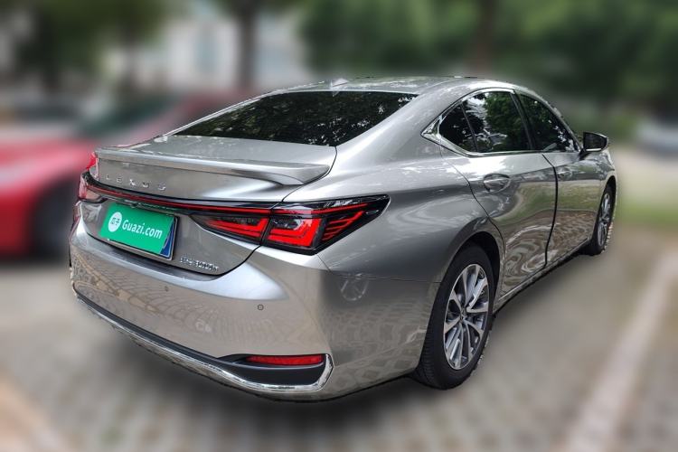 Used Lexus ES 2025 300h Deluxe Edition Rear Right 45 Deg
