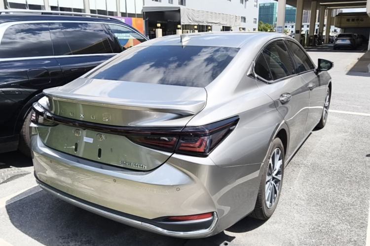 Used Lexus ES 2025 300h Deluxe Edition Rear Right 45 Deg