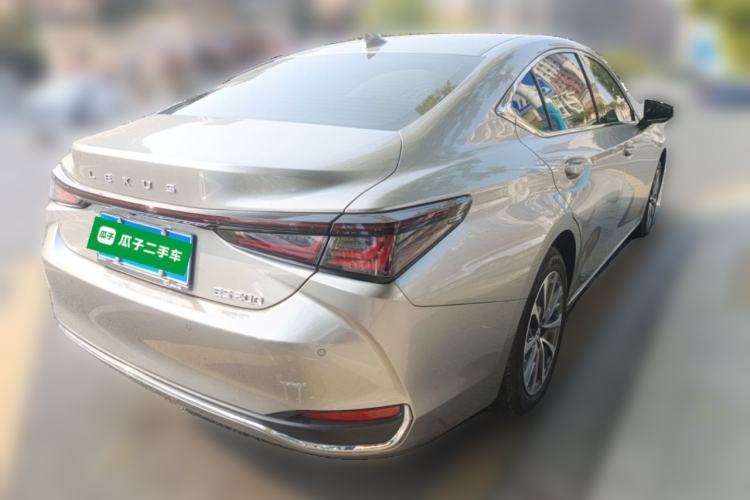 Used Lexus ES 2025 200 Premium Edition Rear Right 45 Deg