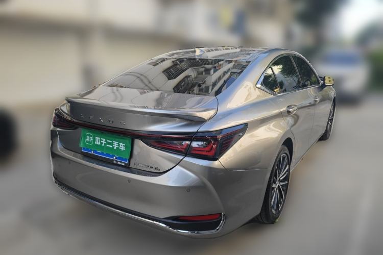 Used Lexus ES 2025 300h Deluxe Edition Rear Right 45 Deg