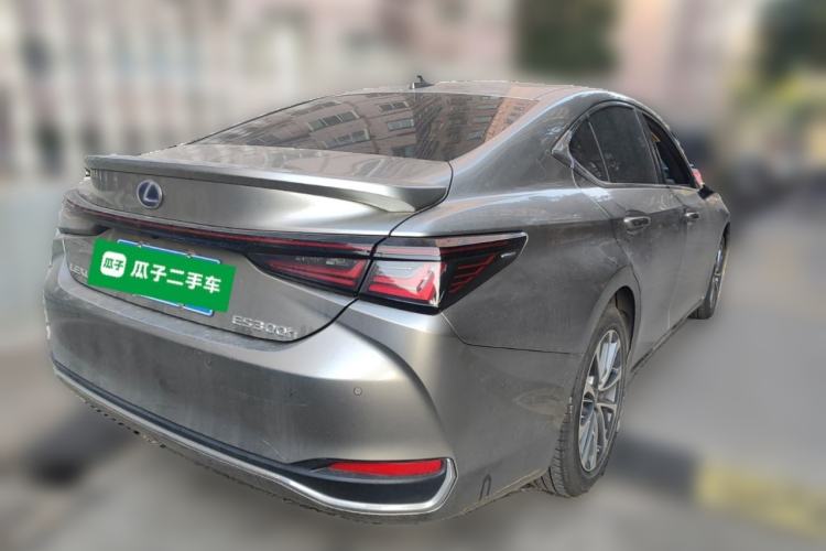 Used Lexus ES 2025 200 Premium Edition Rear Right 45 Deg