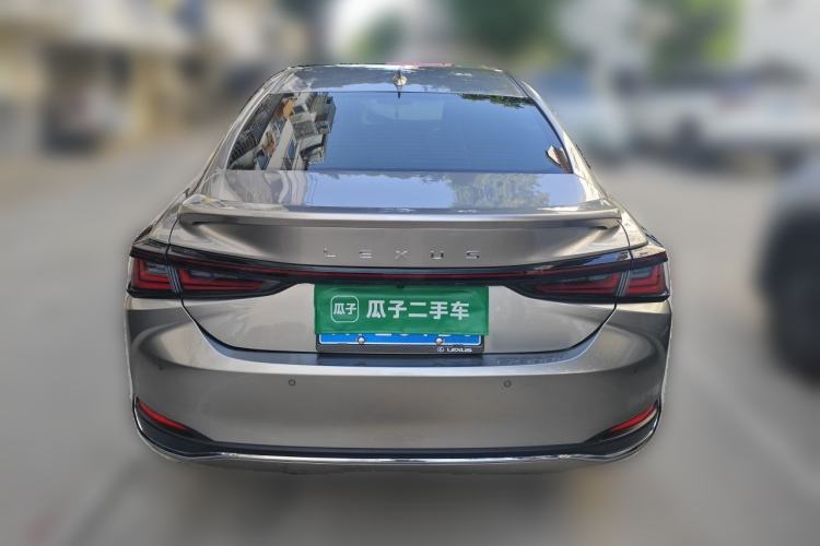 Used Lexus ES 2025 300h Deluxe Edition Rear