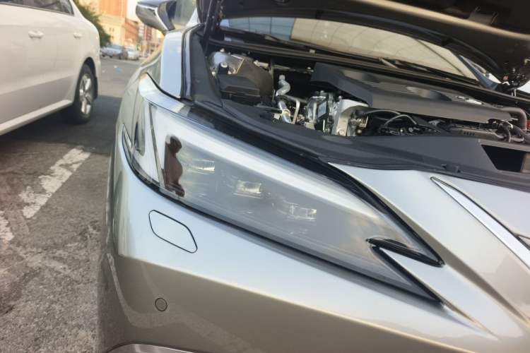 Used Lexus ES 2025 200 Premium Edition Right Front Headlight